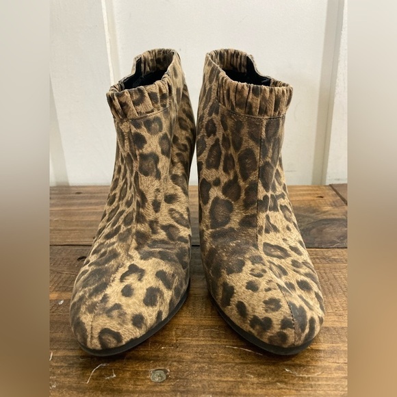 Sam & Libby 8.5 leopard ankle boots heels - Picture 2 of 8